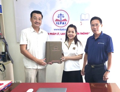 Doanh nhân Lê Đinh Xuân Ngọc - Chủ tịch Hội Doanh nghiệp xã Tân Nhựt đến thăm và làm việc tại Viện ILPAI