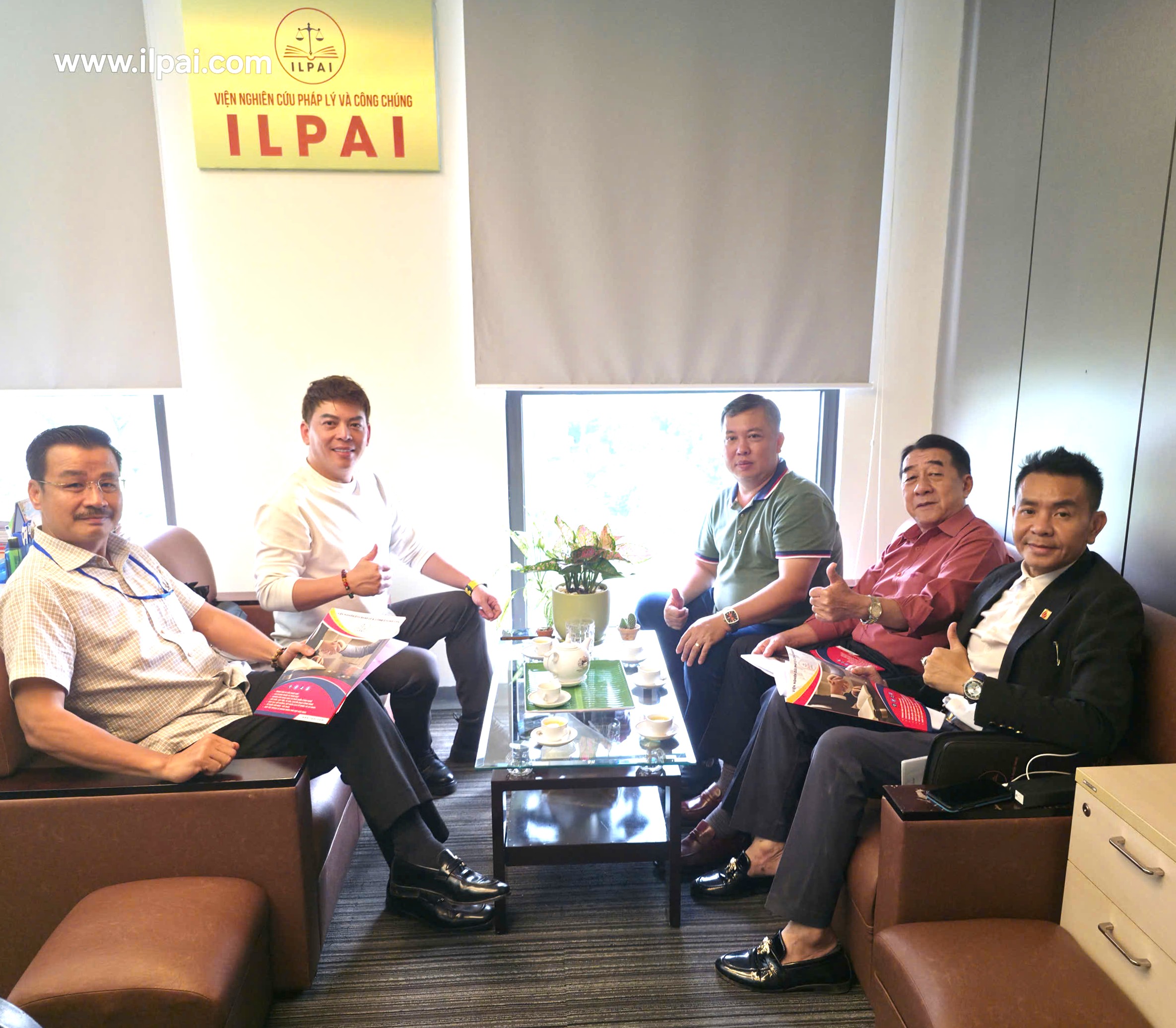 Thường trực CLB làm việc với Viện trưởng về công tác chuẩn bị cuộc họp Ban chấp hành lần thứ nhất